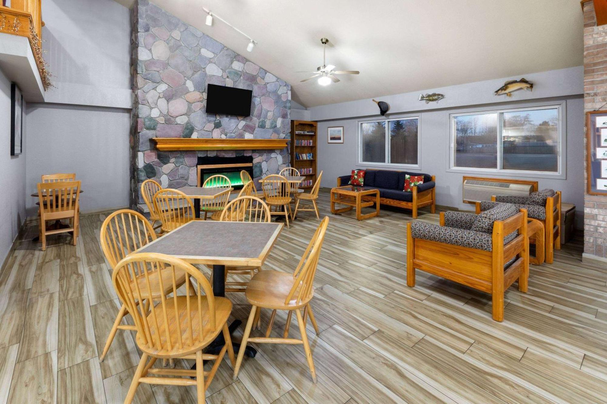 Americinn By Wyndham Oscoda Near Ausable River Exteriér fotografie